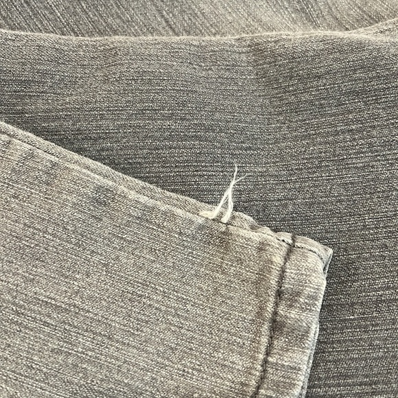 Clean and classic grey jeans ready for the party - Picture 3 of 3